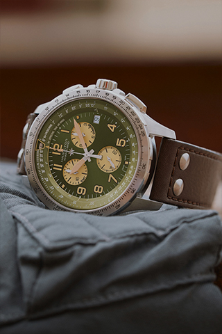 一枚腕表，两个时区